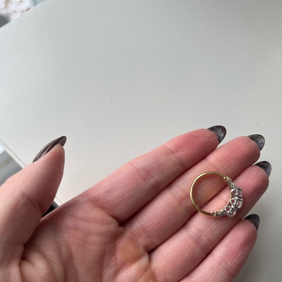 The Birks Limited Edition Ring - Lady’s 18k yellow and white gold ring set - Picture 10 of 13